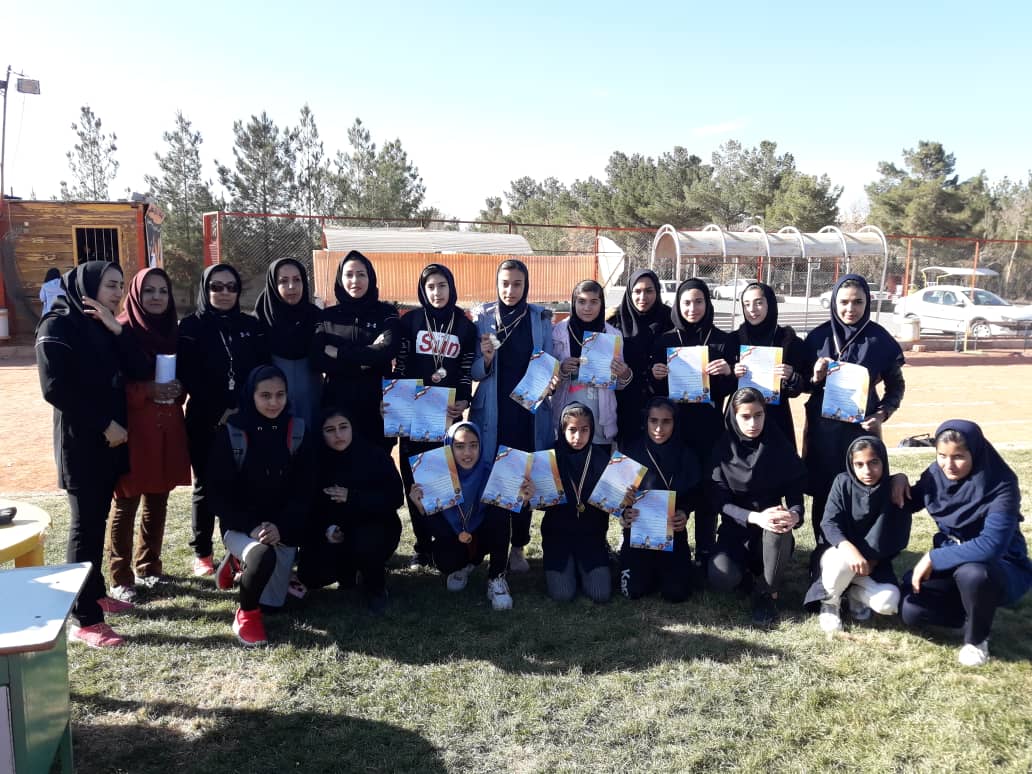 برگزاری مسابقات دو و میدانی متوسطه اول دختران مدارس نجف آباد سال تحصیلی ۹۹-۹۸